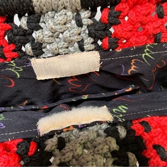Crochet Red Black Gray Purse Handbag with Dark Wood Embellishments. Handmade - Picture 8 of 10
